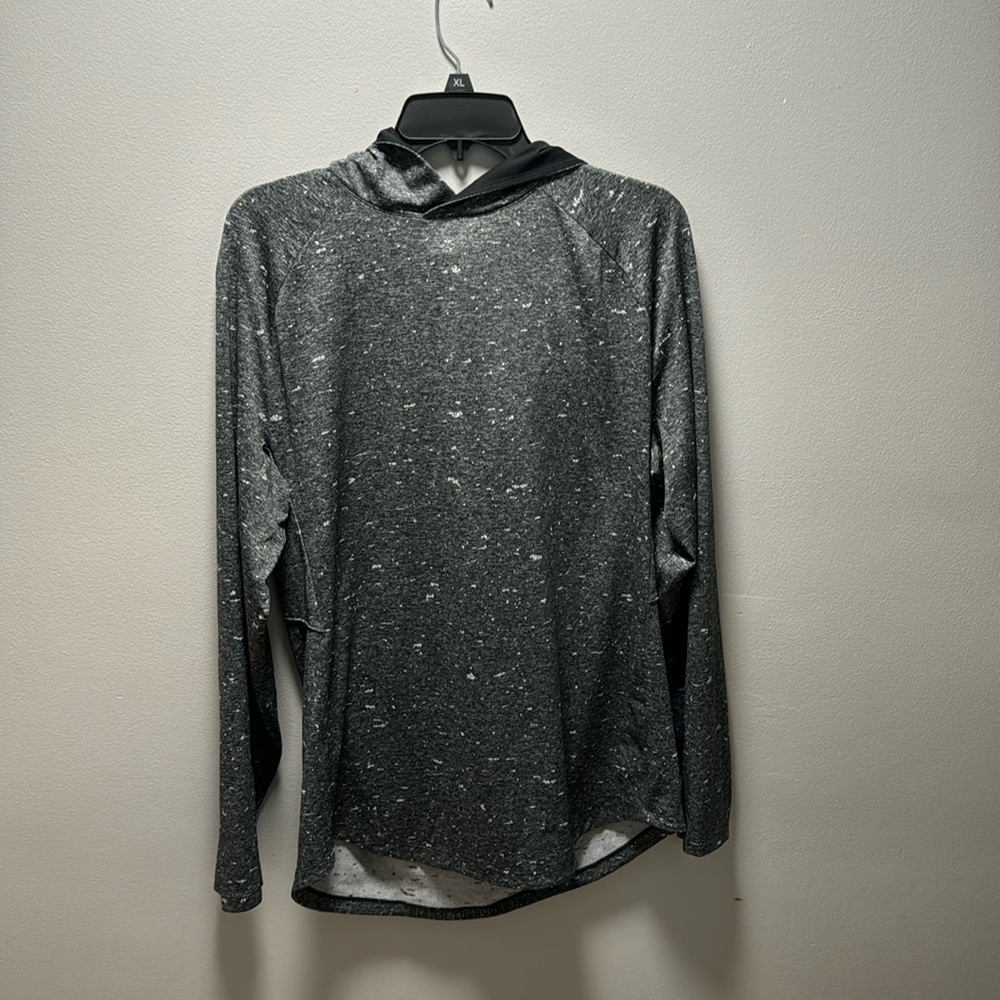LULULEMON HOODED LONG SLEEVE RARELY BEEN WORN